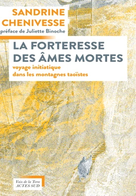 Rejoignez-nous pour une rencontre et signature avec Sandrine Chenivesse pour la présentation de son livre « La Forteresse des âmes mortes. Voyage initiatique dans les montagnes taoïstes. » le vendredi 10 avril de 18h à 19h à Parenthèses.
